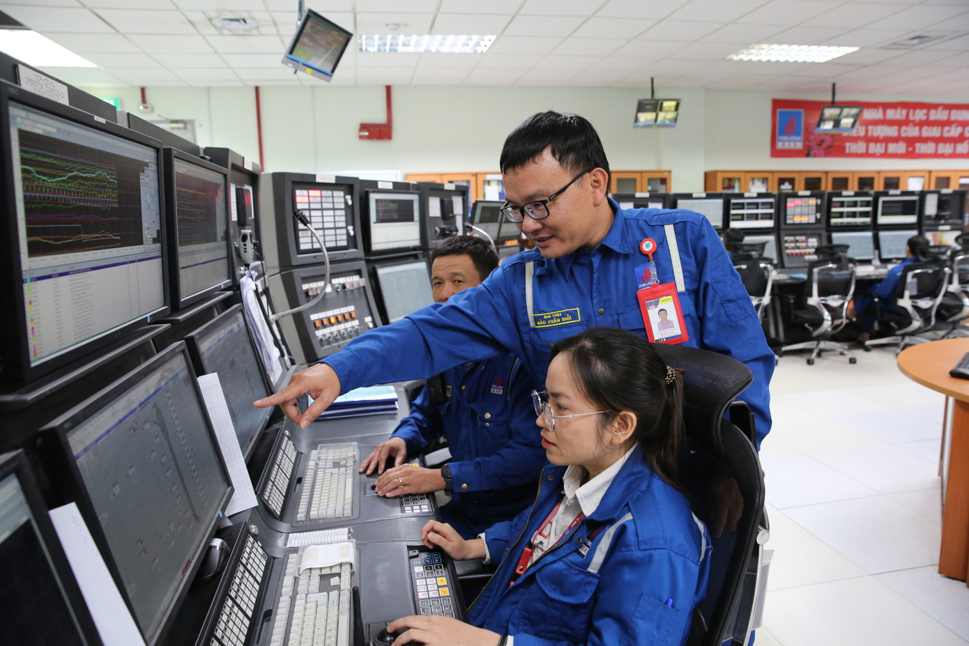 BSR đang tập trung vào ba trụ cột chiến lược: đa dạng hóa nguyên liệu đầu vào, mở rộng thị phần, thị trường tiêu thụ và nâng cao năng lực quản trị. BSR đang tập trung vào ba trụ cột chiến lược: đa dạng hóa nguyên liệu đầu vào, mở rộng thị phần, thị trường tiêu thụ và nâng cao năng lực quản trị.