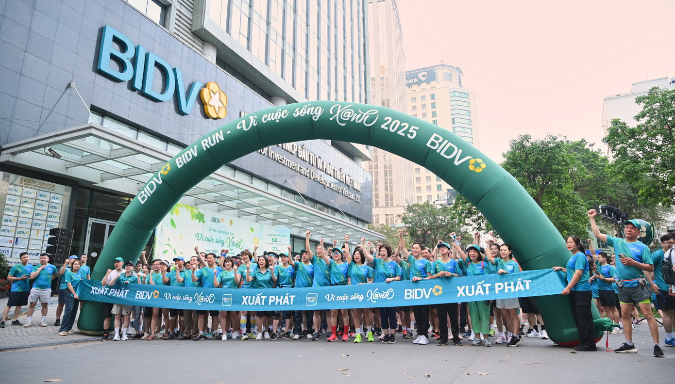 Các vận động viên tham gia chương trình “BIDV RUN - Vì cuộc sống Xanh” năm 2025