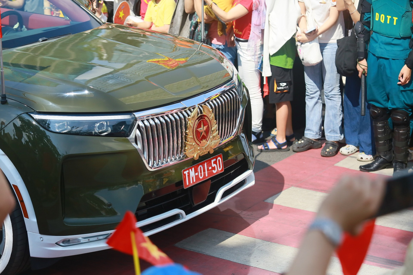 Thiết kế mặt trước của VF 9 đã được thay đổi để phù hợp với nghi lễ trọng đại.