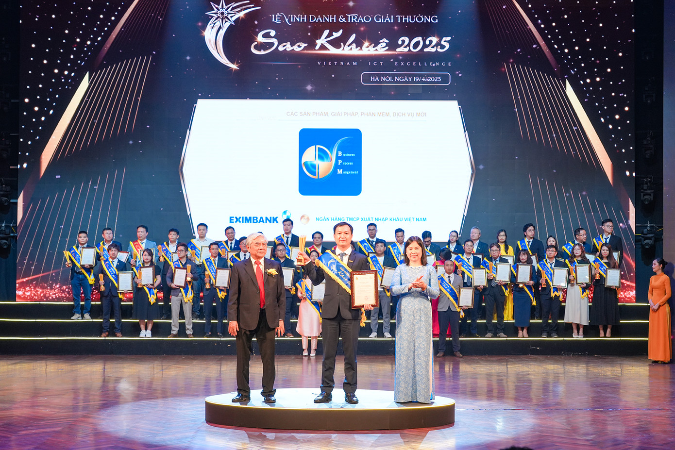 Eximbank được vinh danh tại Giải thưởng Sao Khuê 2025 với hai giải pháp công nghệ tiêu biểu là ESale+ và BPM.