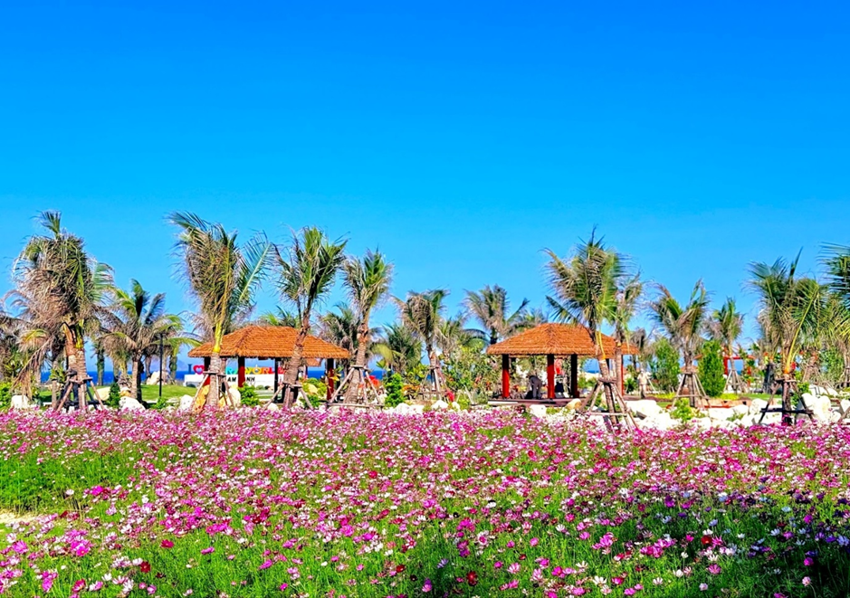 Không gian bình yên sẵn sàng cư dân và đón du khách dạo chơi.