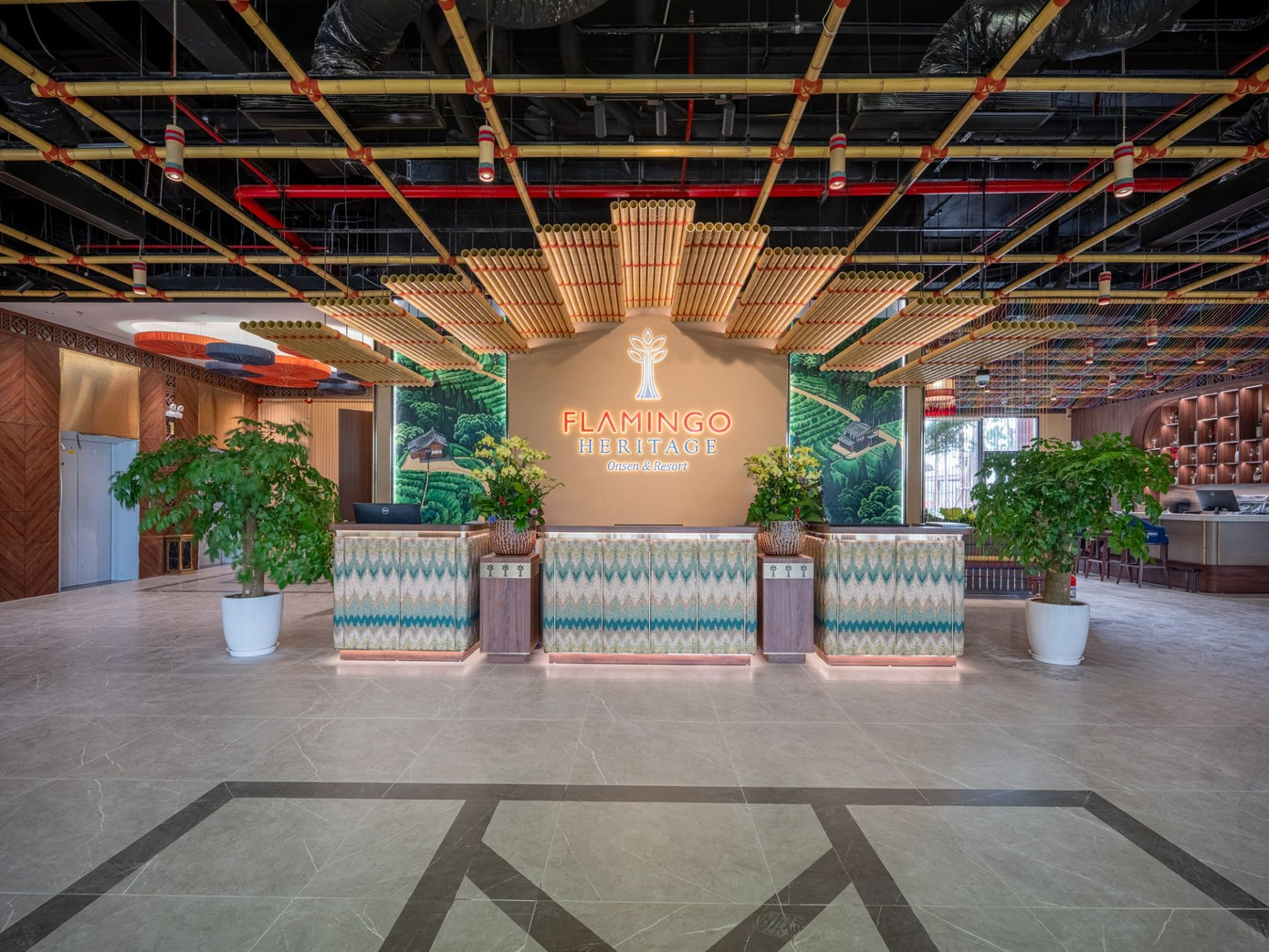 Không gian chờ, nhà hàng tại Flamingo Heritage Onsen &amp; Resort.