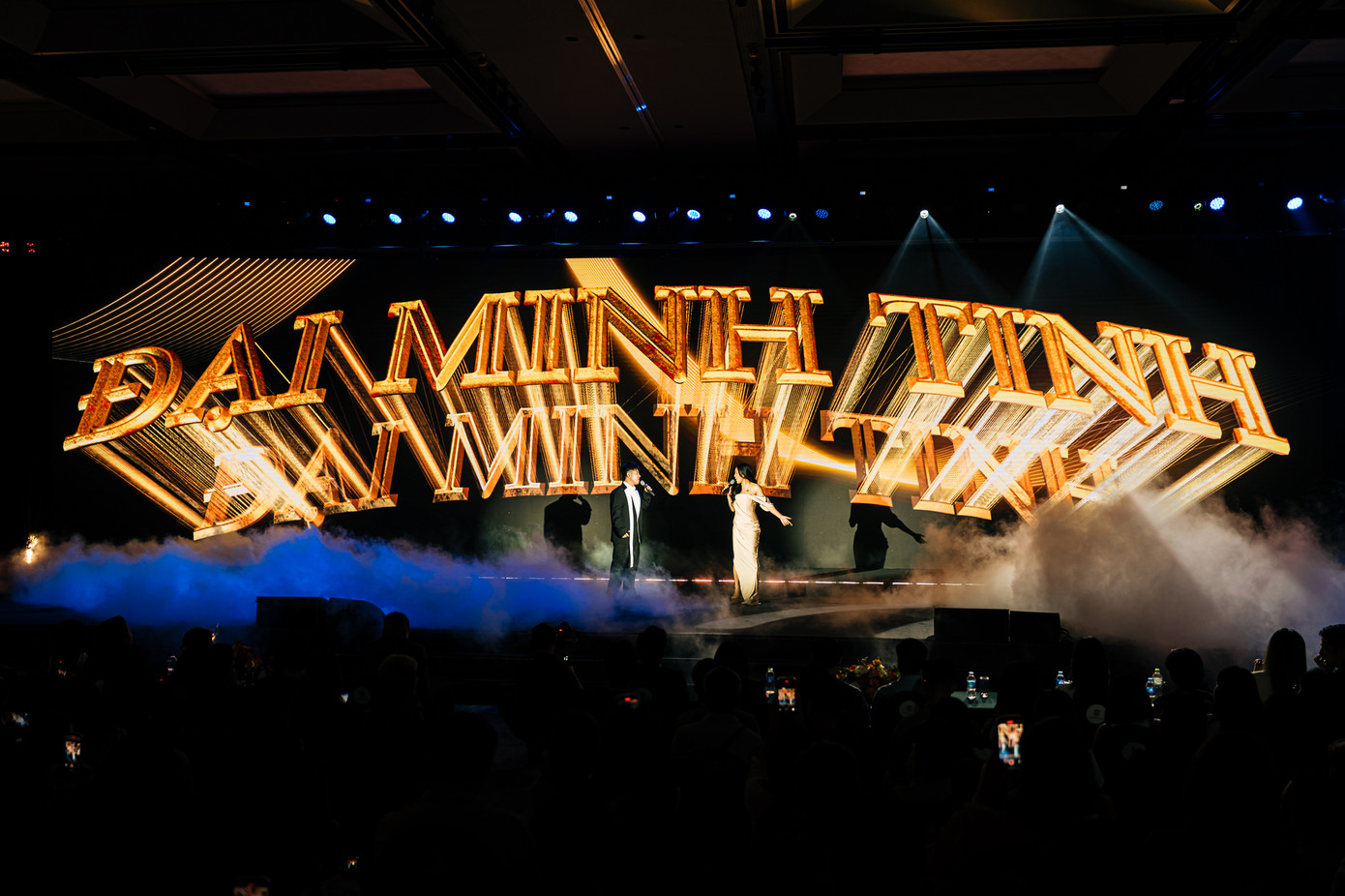 Như một món quà bất ngờ gửi tới khách mời, lần đầu tiên Văn Mai Hương và Hoàng Hải cùng song ca trong ca khúc Đại Minh Tinh Như một món quà bất ngờ gửi tới khách mời, lần đầu tiên Văn Mai Hương và Hoàng Hải cùng song ca trong ca khúc Đại Minh Tinh