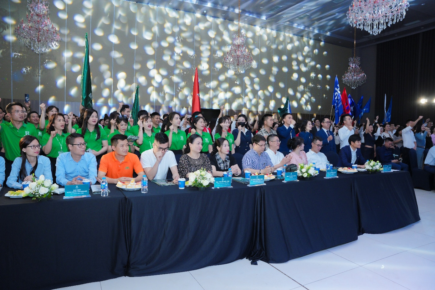 Sự kiện kick-off Yên Bình Complex với chủ đề “Khởi sắc phồn vinh” ghi nhận sự tham dự của hàng trăm chiến binh Sự kiện kick-off Yên Bình Complex với chủ đề “Khởi sắc phồn vinh” ghi nhận sự tham dự của hàng trăm chiến binh