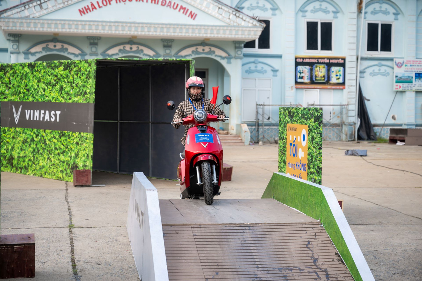 Không ít người tỏ ra bất ngờ bởi các mẫu xe điện của VinFast có khả năng leo dốc cực khỏe.