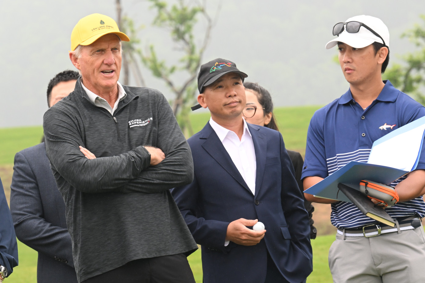 Huyền thoại Greg Norman khảo sát thực tế dự án Văn Lang Empire T&T Golf Club Huyền thoại Greg Norman khảo sát thực tế dự án Văn Lang Empire T&T Golf Club