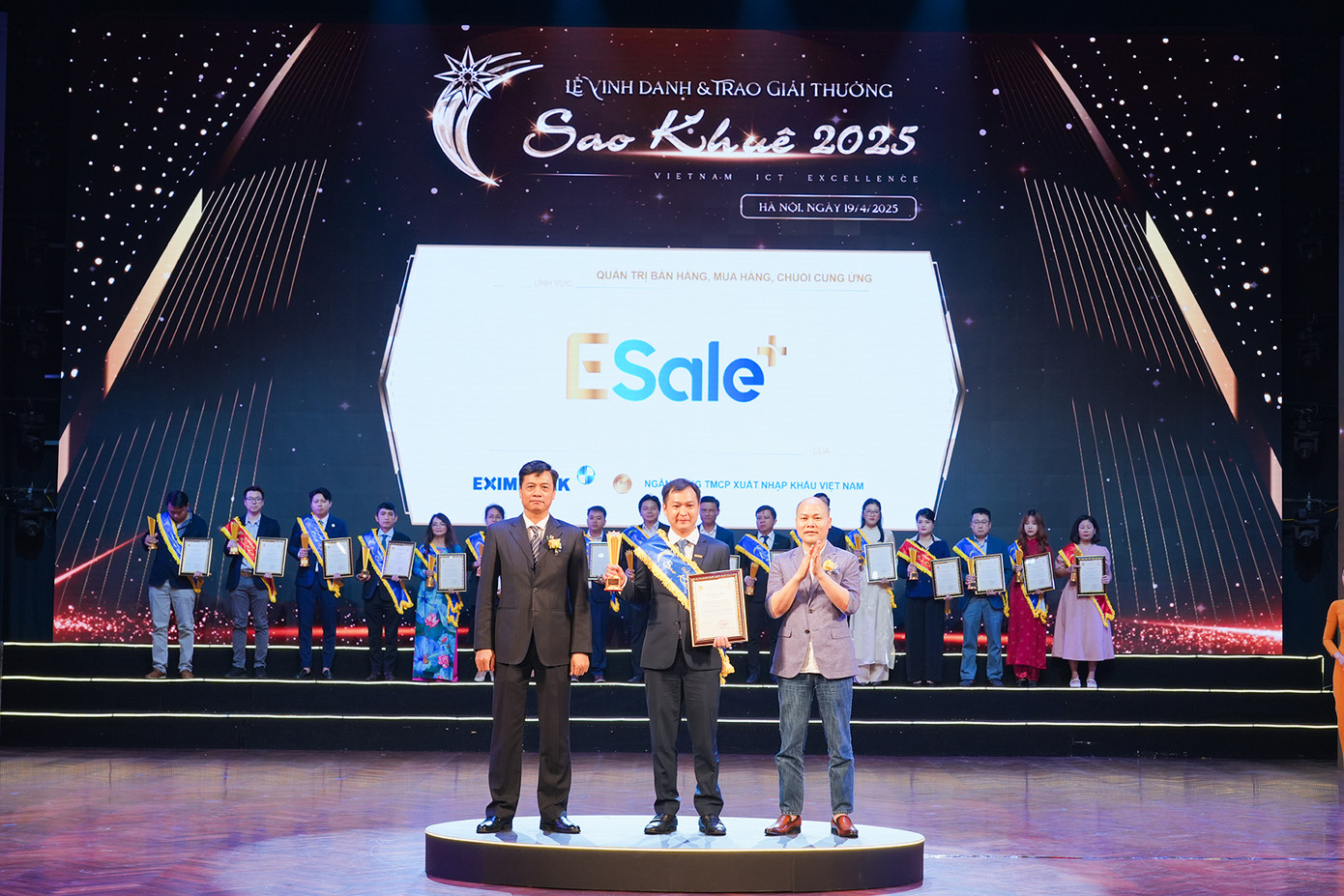 Eximbank ghi dấu ấn với hai giải pháp công nghệ xuất sắc là ESale+ và BPM được vinh danh tại Giải thưởng Sao Khuê 2025
