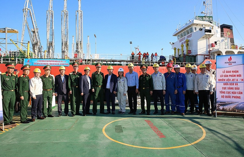 Lễ bàn giao lô nhiên liệu đặc chủng đầu tiên của BSR cho Bộ Quốc phòng Lễ bàn giao lô nhiên liệu đặc chủng đầu tiên của BSR cho Bộ Quốc phòng