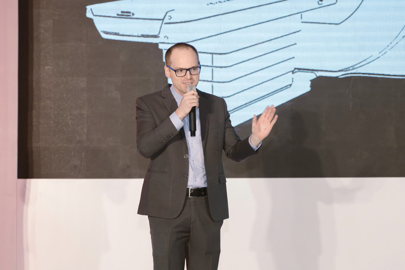 Ông Fabian Martin Singer, Giám đốc điều hành Siemens Healthineers Việt Nam, phát biểu khai mạc tại sự kiện ra mắt công nghệ chẩn đoán hình ảnh tiên tiến.