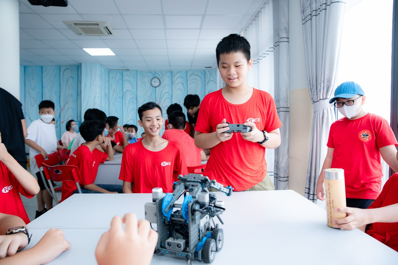 Học sinh được học và phân tích về các tình huống trong việc lãnh đạo Học sinh được học và phân tích về các tình huống trong việc lãnh đạo