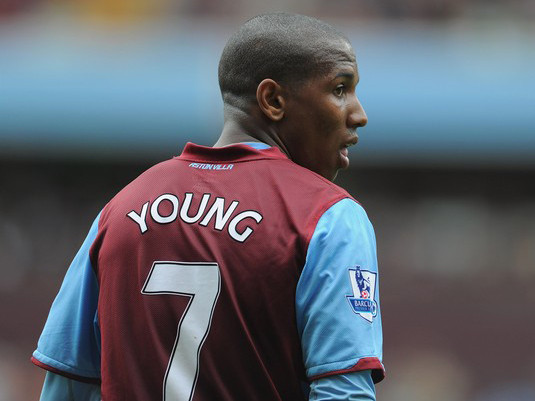 Ashley Young chính thức gia nhập M.U. Ashley Young chính thức gia nhập M.U