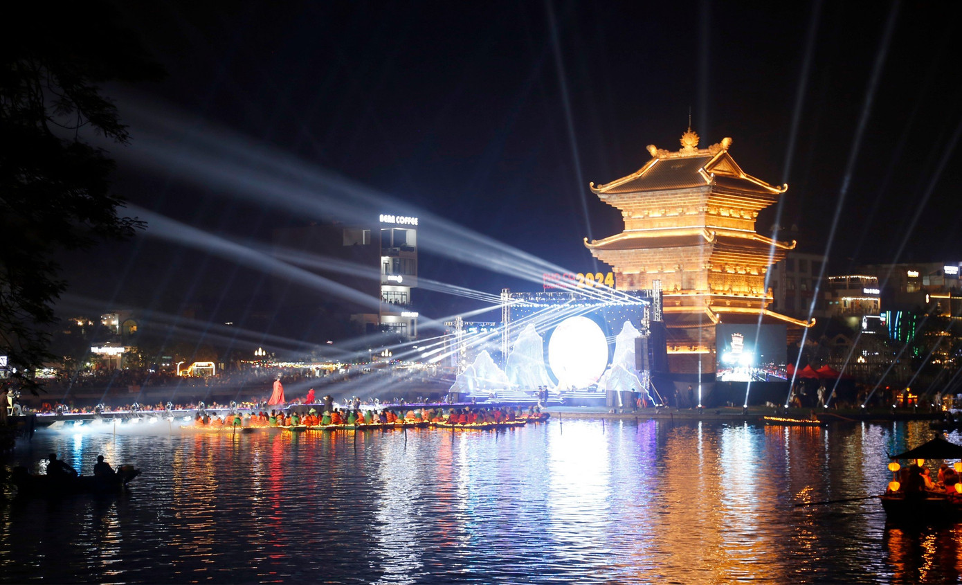 Khu vực bến thuyền chùa bạc tại TP Ninh Bình. Khu vực bến thuyền chùa bạc tại TP Ninh Bình.