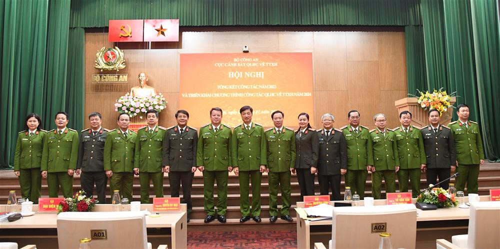 Các đại biểu tham gia hội nghị.