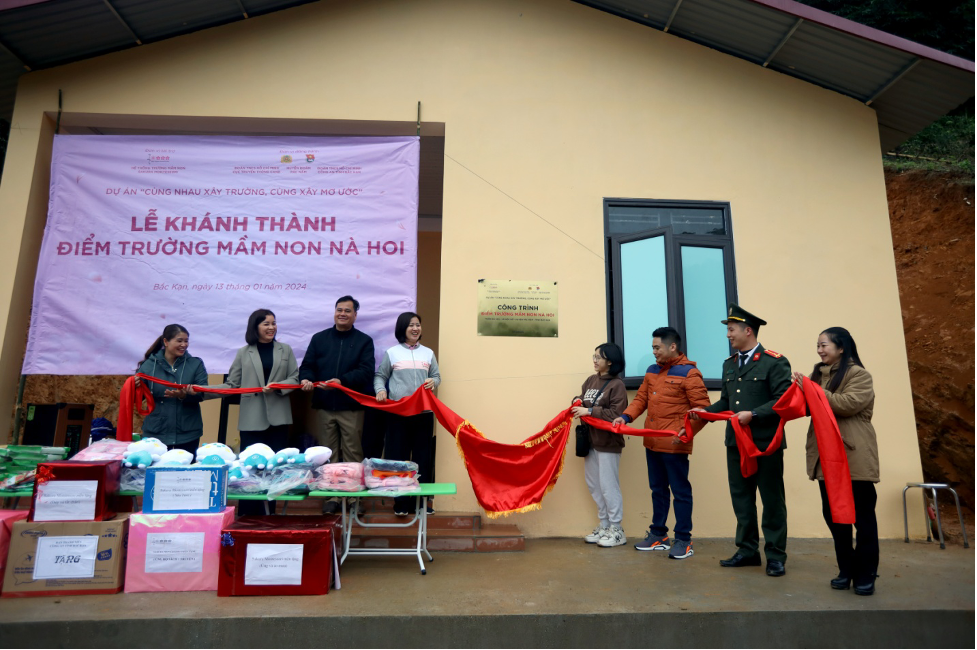 Lễ khánh thành điểm trường Mầm non Nà Hoi.