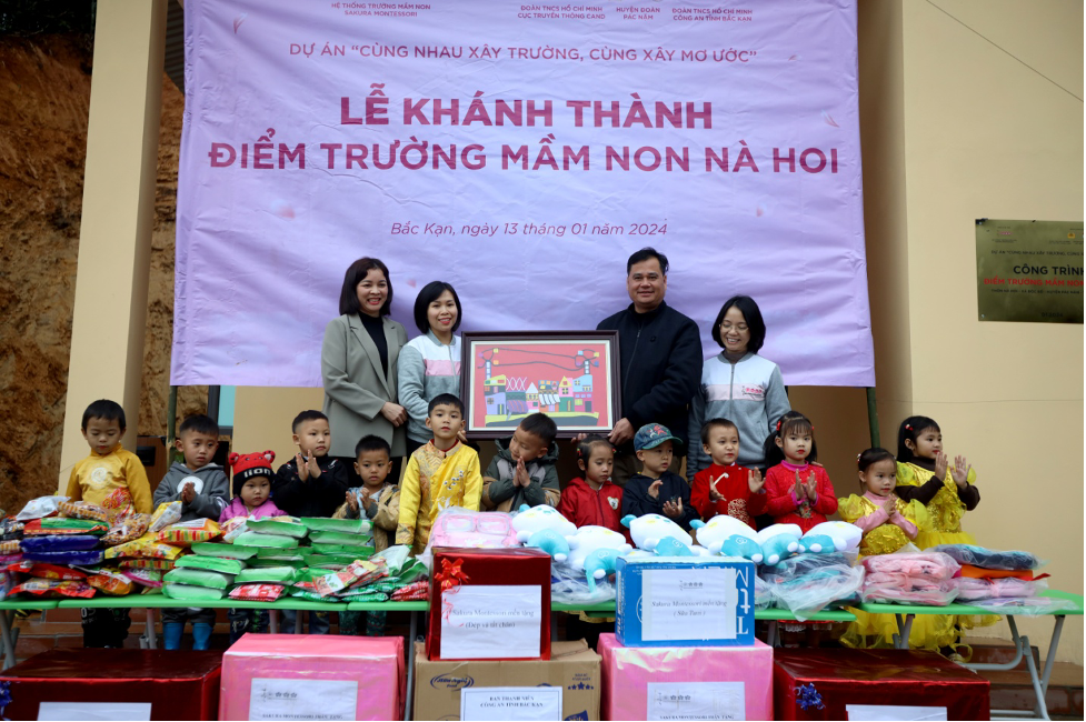 Những món quà giúp học sinh ấm áp giữa mùa đông.