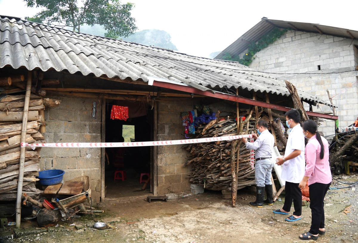 Bệnh bạch hầu có nguy cơ lây lan cao nên phải cách ly người bệnh. Bệnh bạch hầu có nguy cơ lây lan cao nên phải cách ly người bệnh.