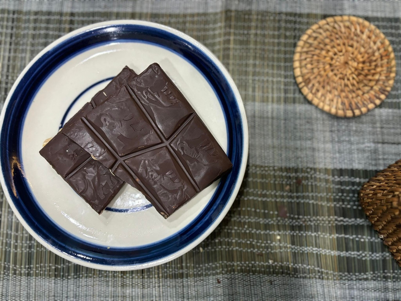 Một số thực phẩm như sô cô la, pho mát, rượu vang đỏ, thực phẩm chế biến sẵn, thức ăn nhiều đường, nhiều muối có thể là "kẻ thù" kích hoạt cơn đau nửa đầu…