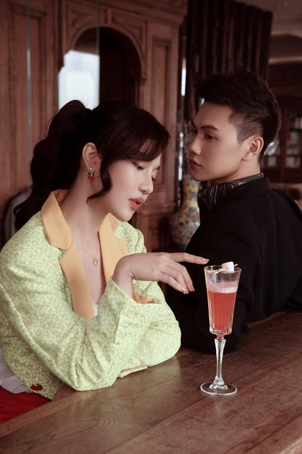 Lời ca của Sài Gòn hôm nay mưa vốn dĩ rất đời, nên MV được làm cho phù hợp với nội dung nhất, tôn lên tính tự sự của âm nhạc. Sài Gòn cũng vào mùa mưa rồi, âm nhạc luôn là bạn đồng hành cùng con người qua nỗi buồn, khó khăn trong cuộc sống. Êkíp không nghĩ nhiều về chi phí đầu tư hay thời điểm ra mắt mà chỉ hướng đến sự sẻ chia, mong bài hát trở thành lời vỗ về ủi an.