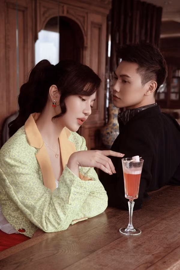 Lời ca của Sài Gòn hôm nay mưa vốn dĩ rất đời, nên MV được làm cho phù hợp với nội dung nhất, tôn lên tính tự sự của âm nhạc. Sài Gòn cũng vào mùa mưa rồi, âm nhạc luôn là bạn đồng hành cùng con người qua nỗi buồn, khó khăn trong cuộc sống. Êkíp không nghĩ nhiều về chi phí đầu tư hay thời điểm ra mắt mà chỉ hướng đến sự sẻ chia, mong bài hát trở thành lời vỗ về ủi an.