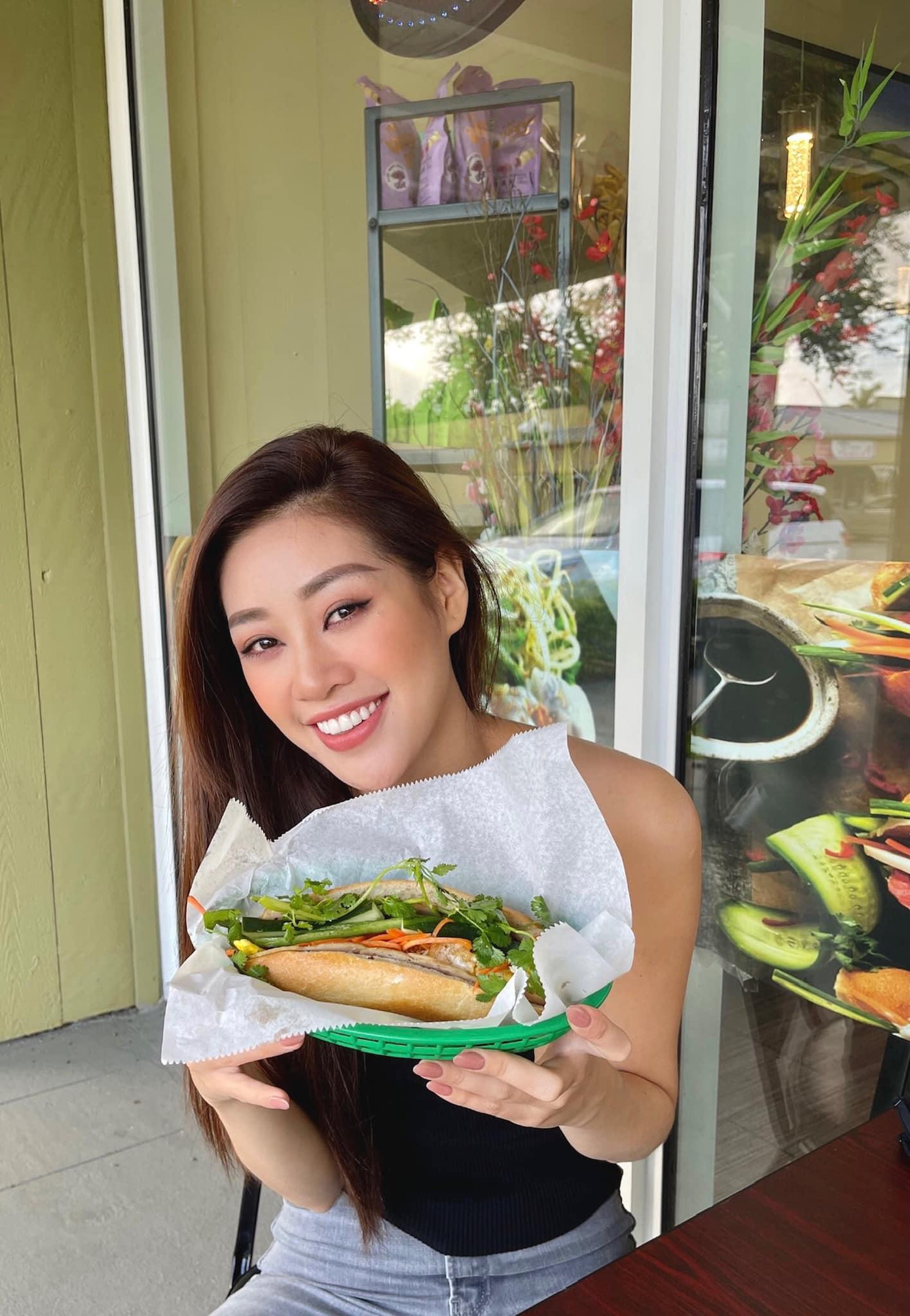 Hoa hậu Khánh Vân: "I love bánh mỳ Việt Nam". Hoa hậu Khánh Vân: "I love bánh mỳ Việt Nam".