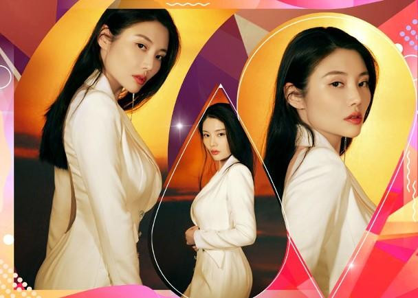 Từ Đông Đông luôn đối mặt với công việc và cuộc sống với thái độ tích cực, cô chia sẻ: &quot;Bạn có biết không? Thực ra, giữ cho tâm hồn mình luôn giống món súp gà chính là dấu hiệu chỉ đường cho tôi. Khi không níu kéo được thì phải cố mà níu kéo lại, có như vậy mới thành công. Câu này rất quan trọng trong cuộc đời tôi&quot;.