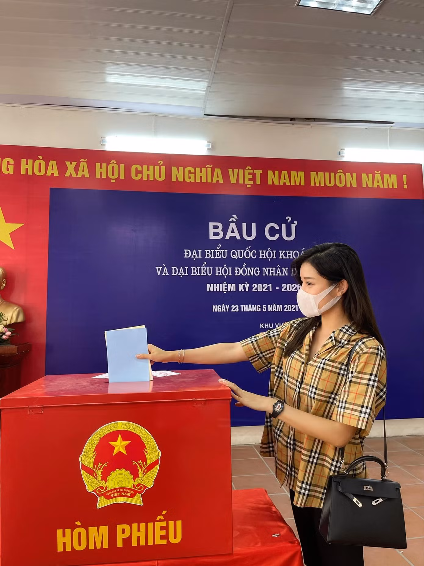 Á hậu Huyền My: " Cử tri trẻ Mỳ Tôm đi bầu cử ạ, các cử tri khác thế nào rùi?".