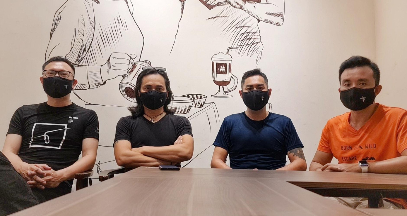 Ban nhạc Bức tường trước 7h sáng hôm nay (23/5) đã gửi thông điệp đến mọi người: "Sáng suốt lựa chọn những người tiêu biểu về đức, tài, xứng đáng đại diện cho ý chí, nguyện vọng và quyền làm chủ của Nhân dân bầu vào Quốc hội khoá XV và Hội đồng Nhân dân các cấp nhiệm kỳ 2021 - 2026".