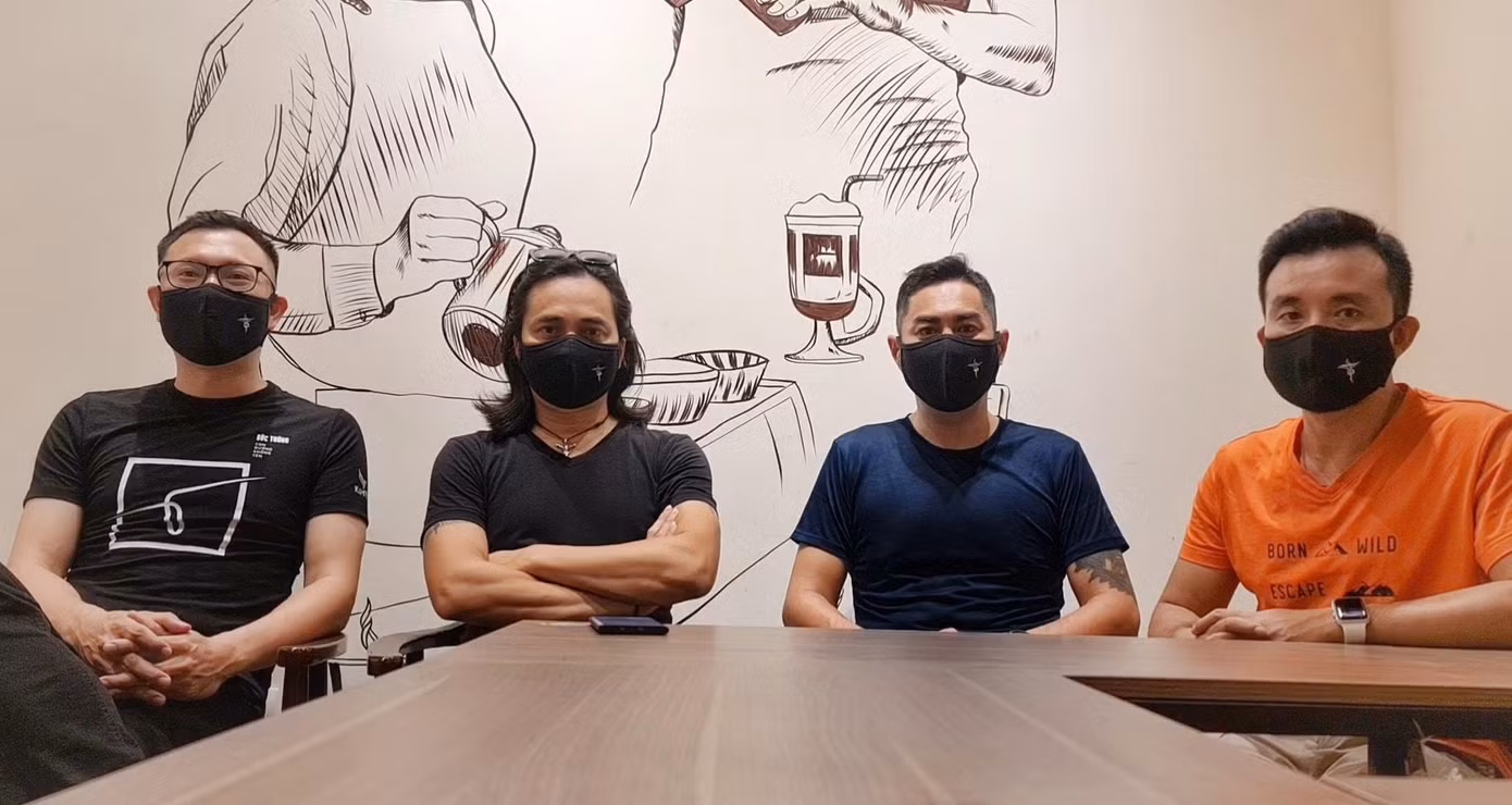 Ban nhạc Bức tường trước 7h sáng hôm nay (23/5) đã gửi thông điệp đến mọi người: "Sáng suốt lựa chọn những người tiêu biểu về đức, tài, xứng đáng đại diện cho ý chí, nguyện vọng và quyền làm chủ của Nhân dân bầu vào Quốc hội khoá XV và Hội đồng Nhân dân các cấp nhiệm kỳ 2021 - 2026".