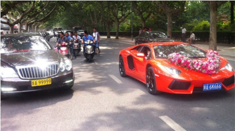 Đón dâu bằng siêu xe thể thao Lamborghini có biển đẹp