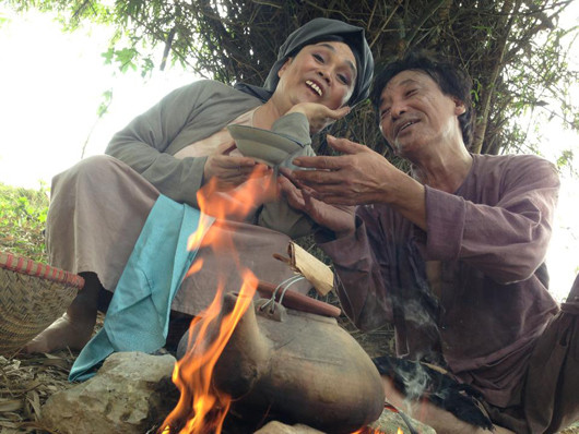 “Chị” Thị Nở – Xuân Hinh trong “Nỗi niềm Thị Nở” sẽ nằm trong Hài Tết 2014.