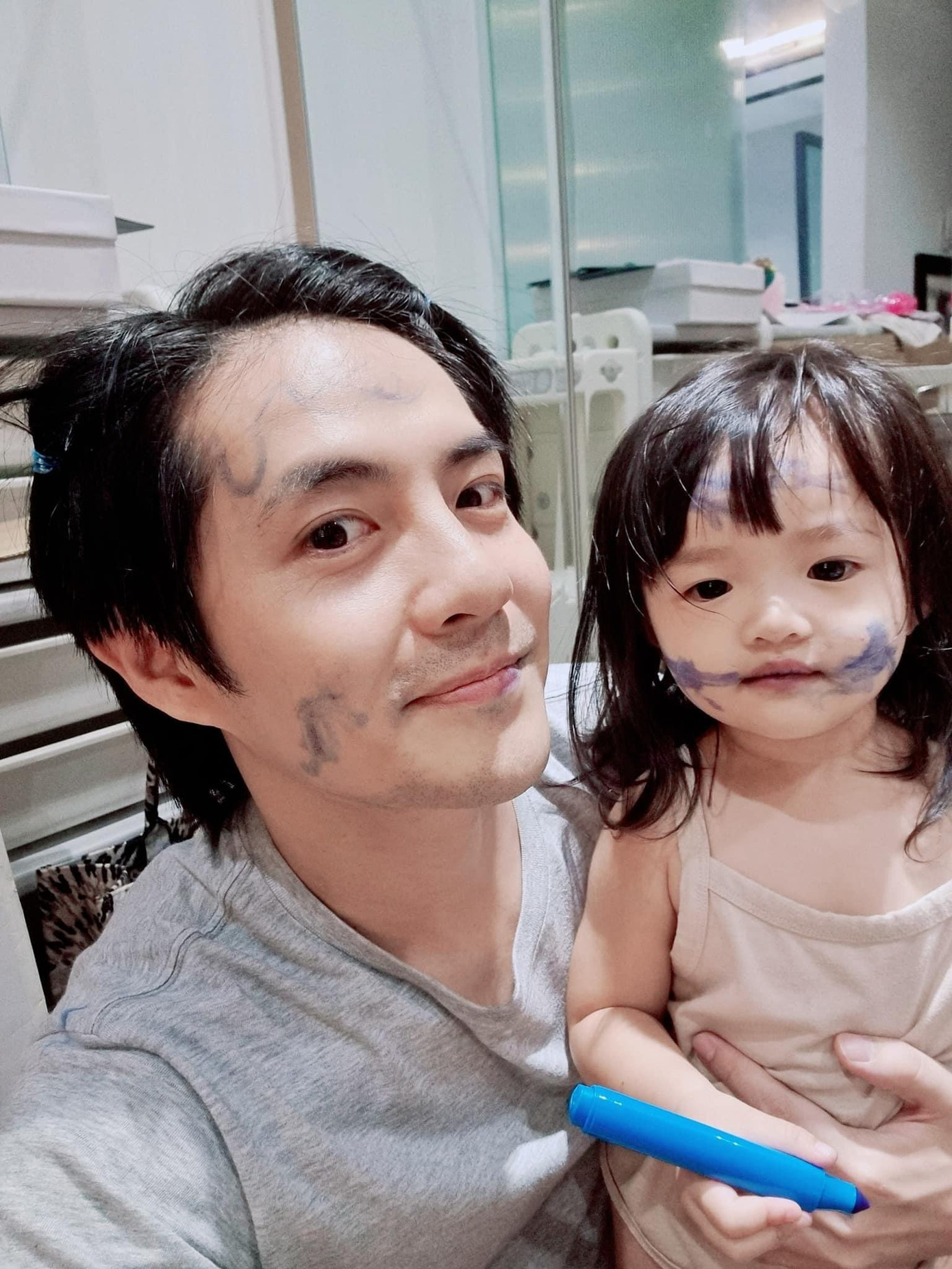 &quot;Thành quả&quot; sau một hồi vẽ vời của Winnie.