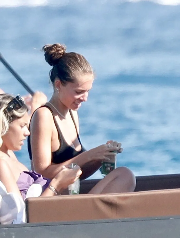 Gia nhập làng giải trí từ khi còn nhỏ nhưng hiện tại người đẹp 2K không có tài năng gì nổi bật.