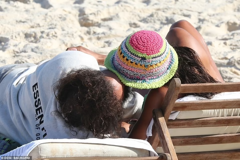 Cô và ông xã cầu thủ bóng rổ chuyên nghiệp người Mỹ gốc Pháp Joakim Noah đã có những khoảnh khắc mật ngọt khiến fan lịm tim.