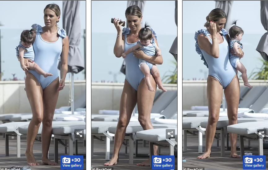 Trong hình ảnh khác, người đẹp 8x diện bộ áo tắm liền thân màu xanh da trời ton sur ton cùng con gái.