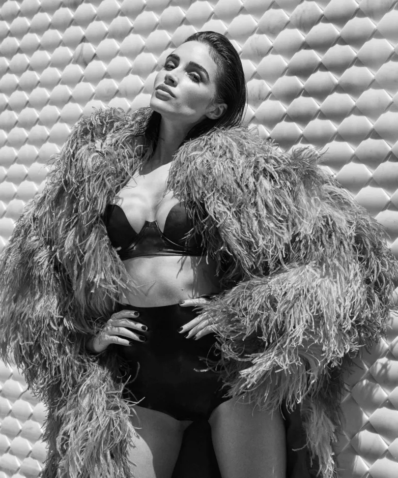 Cô đang có cuộc tình hạnh phúc hơn 3 năm bên bạn trai Christian McCaffrey. Cô đang có cuộc tình hạnh phúc hơn 3 năm bên bạn trai Christian McCaffrey.