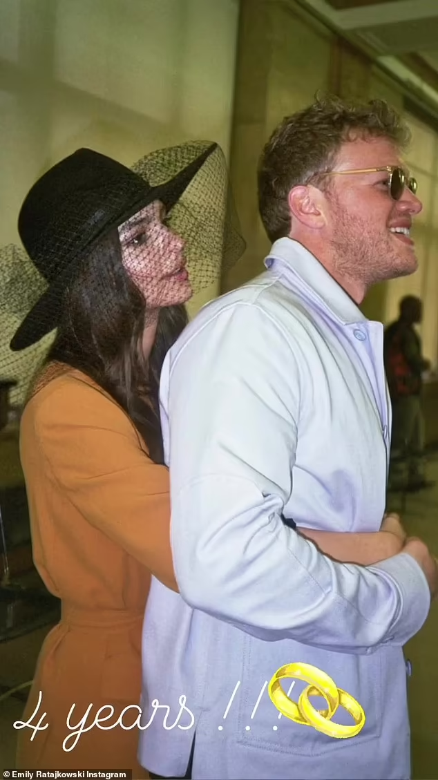 Vợ chồng cô vừa hạnh phúc kỷ niệm 4 năm ngày cưới vào tháng 2. Chuyện ly hôn của cặp đôi và thông tin nam đạo diễn ngoại tình gây bất ngờ bởi từ trước tới nay, anh luôn được biết đến là một người chồng yêu thương vợ con hết mức. Không chỉ vậy, cặp đôi luôn có những hình ảnh "tình bể bình" trên mạng xã hội khiến fan không khỏi ghen tị. Vợ chồng cô vừa hạnh phúc kỷ niệm 4 năm ngày cưới vào tháng 2. Chuyện ly hôn của cặp đôi và thông tin nam đạo diễn ngoại tình gây bất ngờ bởi từ trước tới nay, anh luôn được biết đến là một người chồng yêu thương vợ con hết mức. Không chỉ vậy, cặp đôi luôn có những hình ảnh "tình bể bình" trên mạng xã hội khiến fan không khỏi ghen tị.