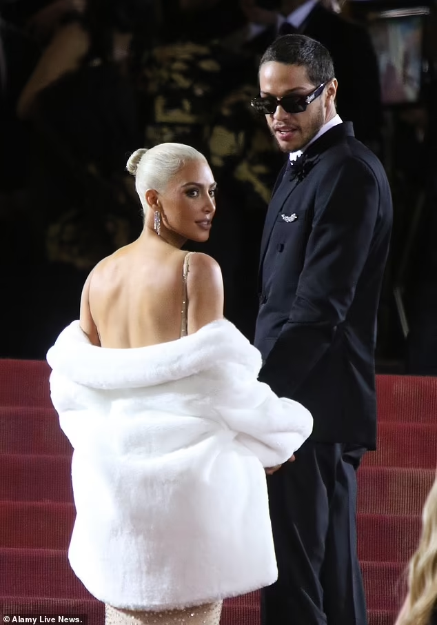 Kim và Pete thường xuyên sánh đôi tại các sự kiện. Ảnh cả hai trong một sự kiện hồi tháng 2/2022. Kim và Pete thường xuyên sánh đôi tại các sự kiện. Ảnh cả hai trong một sự kiện hồi tháng 2/2022.