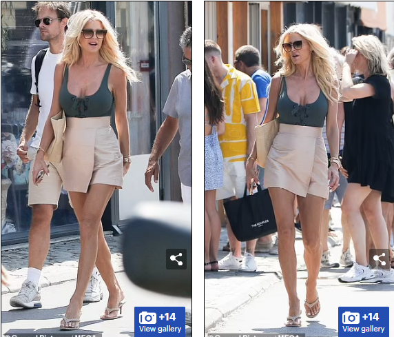 Nàng hậu sinh năm 1974 dạo bước quanh khu vực biển, phối thêm dép cao gót tôn đôi chân săn chắc, thon dài.