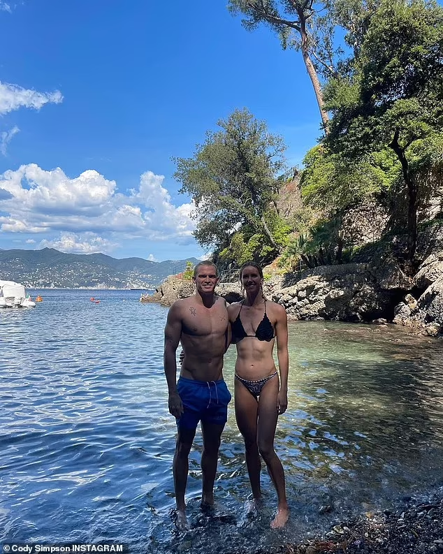 Emma McKeon sinh năm 1994, là nữ hoàng môn bơi lội tại Olympic Tokyo năm ngoái, là người mang về nhiều HCV nhất cho đoàn thể thao Australia với 4 HCV và 3 HCĐ.