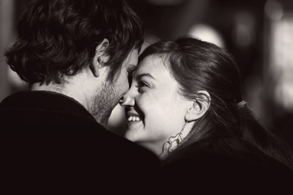 Đàn ông yêu vợ sẽ quan tâm đến suy nghĩ của vợ. Ảnh minh họa: Internet&nbsp;