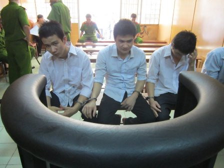 Hơn 200 ngàn đổi lấy 21 năm tù là sự trả giá đắt cho các bị cáo