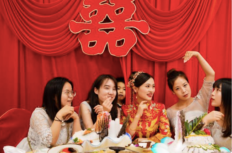 Cô dâu và các phù dâu trong một đám cưới ở Trung Quốc. (Ảnh: Getty)