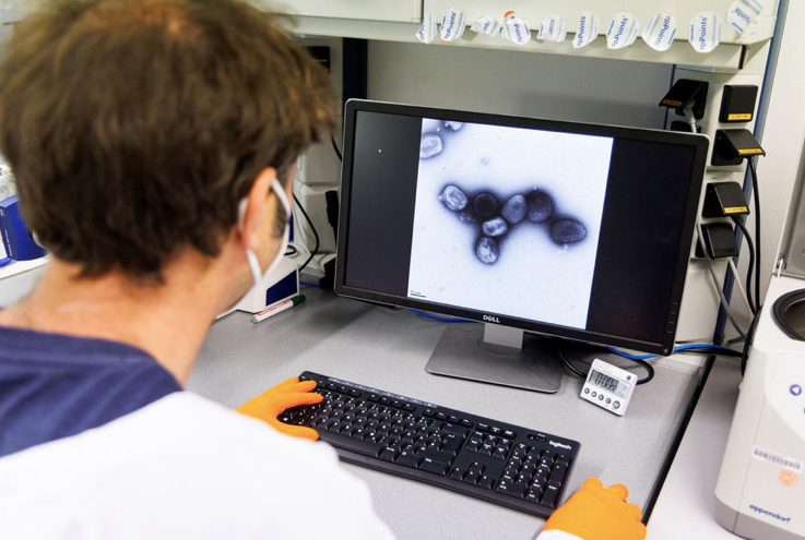 Vắc xin phòng bệnh đậu mùa khỉ đã được cấp phép ở Mỹ, Canada và EU. (Ảnh: Reuters)