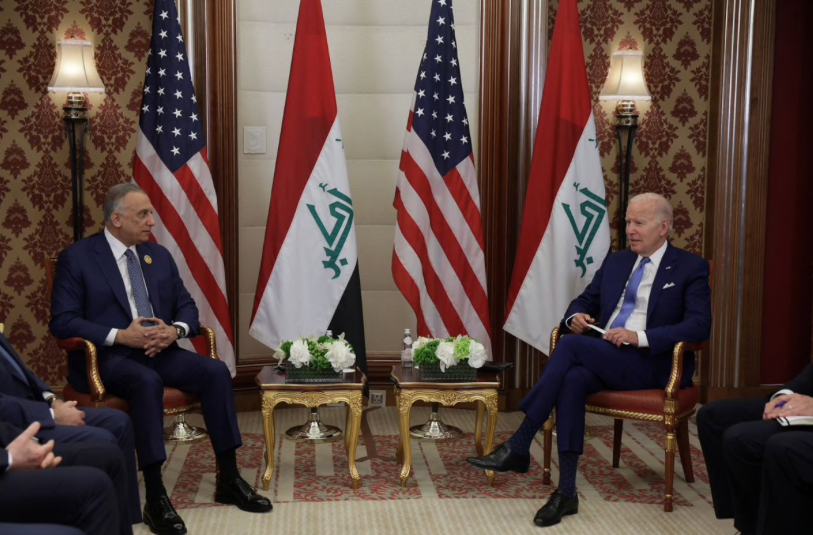 Tổng thống Mỹ Joe Biden (phải) trong cuộc gặp Thủ tướng Iraq Mustafa al-Kadhimi tại Jeddah ngày 16/7. (Ảnh: Reuters)