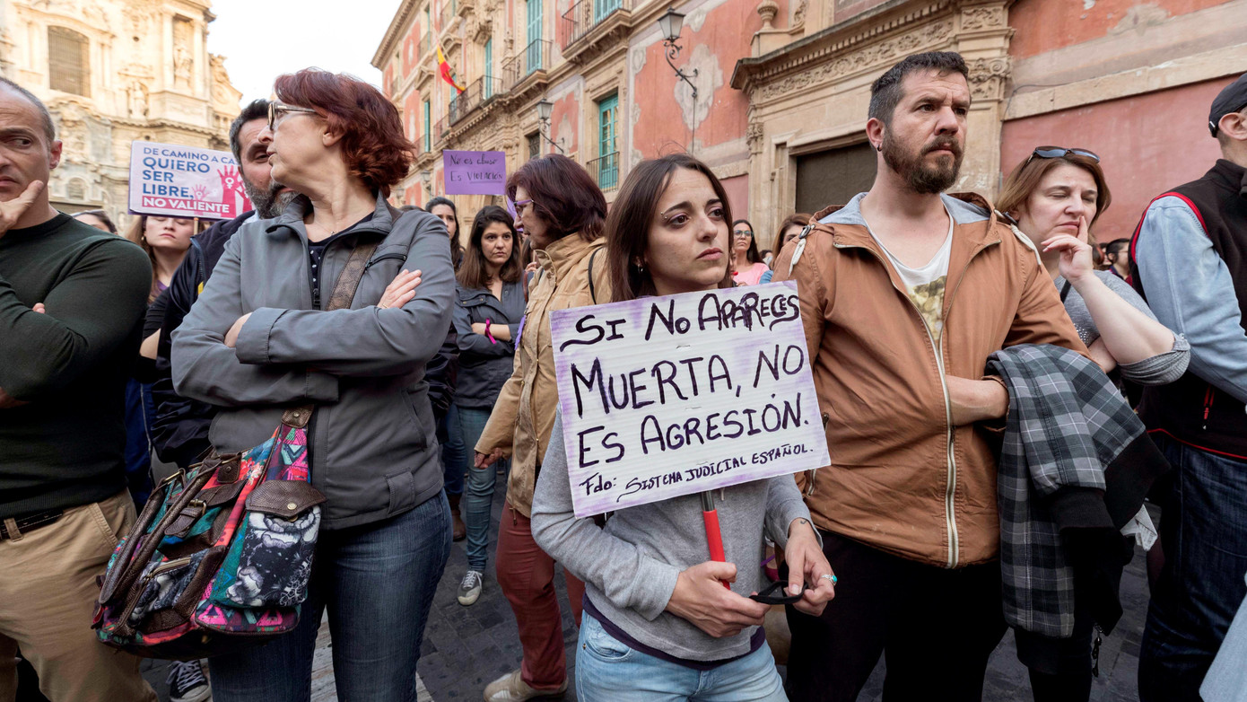 Người Tây Ban Nha biểu tình sau phán quyết của tòa án về vụ cưỡng hiếp tập thể năm 2018. (Ảnh: EPA-EFE)