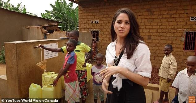 Meghan trong chuyến đi Rwanda năm 2016