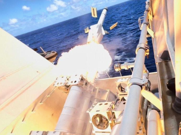 Tàu Lekir của Malaysia phóng tên lửa trong bài tập của RIMPAC Tàu Lekir của Malaysia phóng tên lửa trong bài tập của RIMPAC