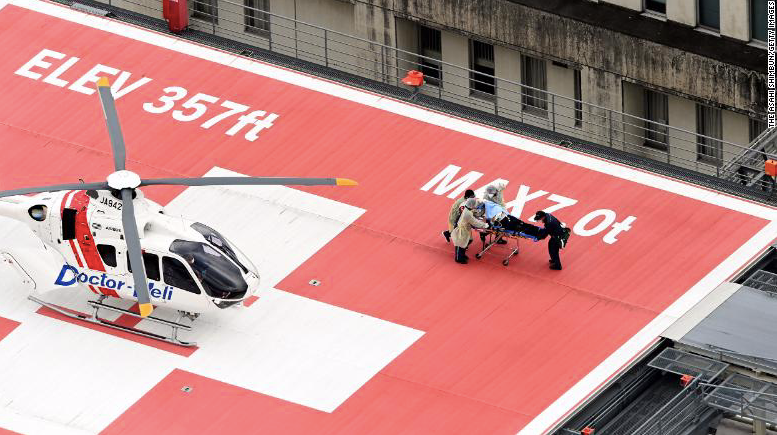 Cựu Thủ tướng Nhật Abe Shinzo được đưa đi cấp cứu bằng trực thăng Cựu Thủ tướng Nhật Abe Shinzo được đưa đi cấp cứu bằng trực thăng