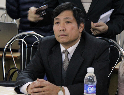 Ông Nguyễn Văn Khanh, nguyên Phó chủ tịch huyện Tiên Lãng tại buổi nhận quyết định tạm đình chỉ công tác. Ảnh: Thái Thịnh.