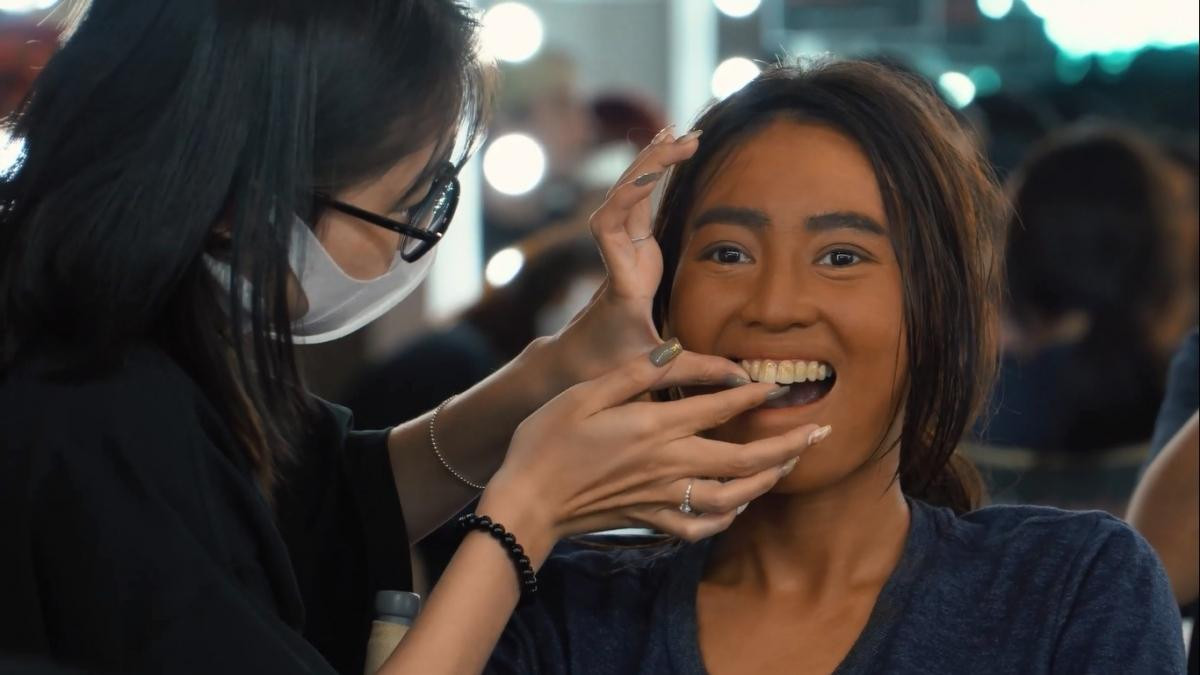 Lan Ngọc hóa trang thành xấu nữ.